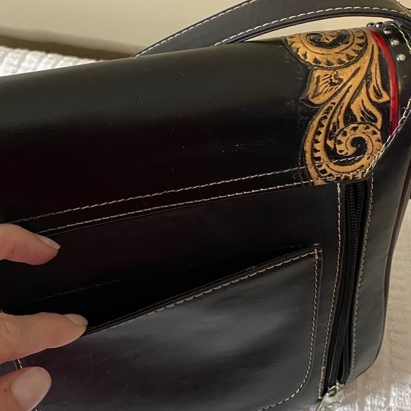 P & G Collection Concealed Carry Western Style Crossbody Purse - Picture 6 of 15